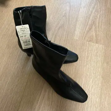 컴시즘 블랙 숏부츠 23.5cm