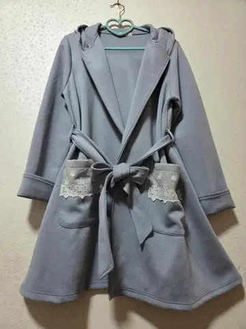 액시즈 후드 부착 코트