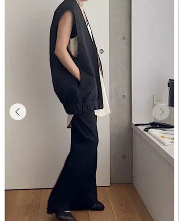 chieko+ 라운드 백 지퍼 베스트 블랙 베스트