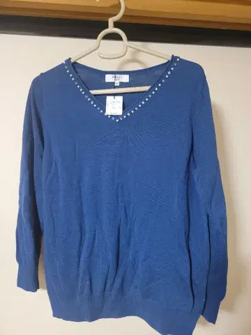 MAKELET 잉크 블루 V넥 스웨터 40 사이즈 새상품