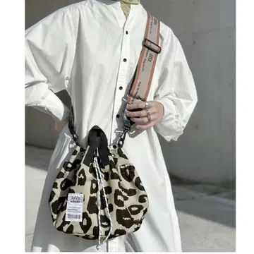 [미개봉 새상품] Java 레오파드 숄더백