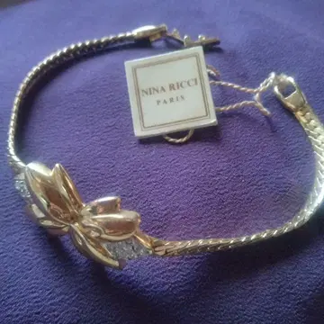 NINA RICCI 꽃 모티브 팔찌