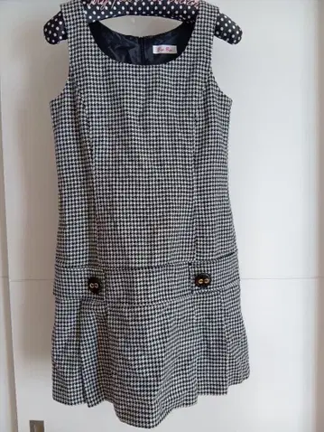 Bye Bye 하운드투스 패턴 슬리브리스 원피스