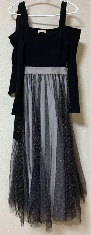 리젝시 샤이니 플레어 원피스