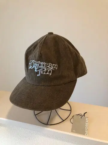 Daydream 브라운 자수 로고캡 OVY kaja