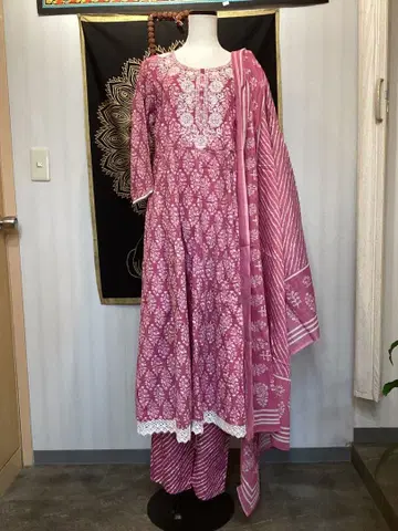 핑크 꽃무늬 자수 롱 원피스