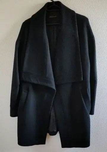 [ 새상품급 ] 드로와트 로트레아몽 미디엄 기장 블랙 코트