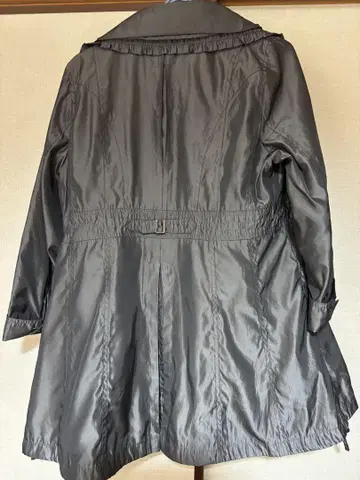 다크 그레이 트렌치코트