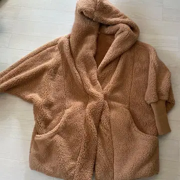 Magender 낙타색 후드 부착 보아 코트