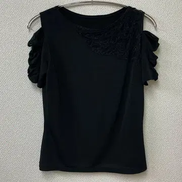 레이스 장식 블랙 프릴 소매 T셔츠