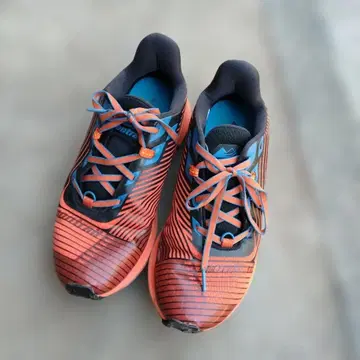 컬럼비아 오렌지/블루 스트라이프 러닝화