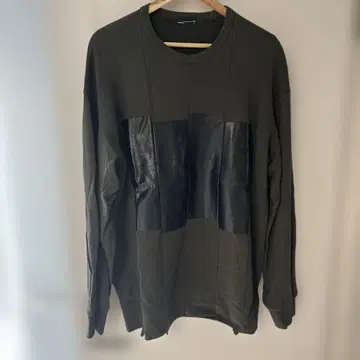 LADMUSICIAN 올리브 그린 크루넥 맨투맨