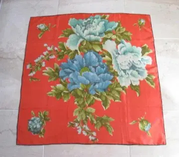 고급 실크 스카프 꽃무늬 빨간색