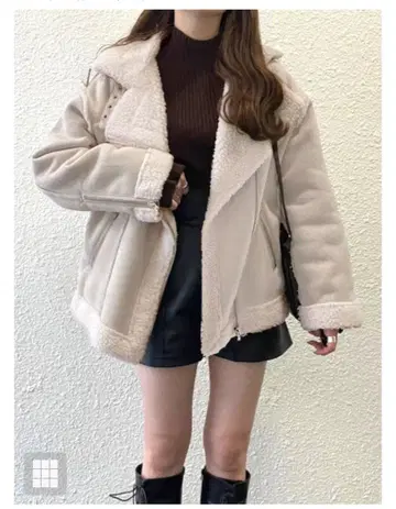 아이보리 무스탕 코트 보아 카라 부착