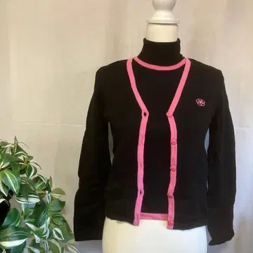 [ 새상품급 ] CLATHAS 블랙 핑크 터틀넥 가디건 앙상블