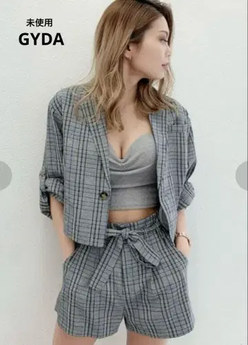 [ 미사용 ] GYDA 롤업 숏 체크 자켓