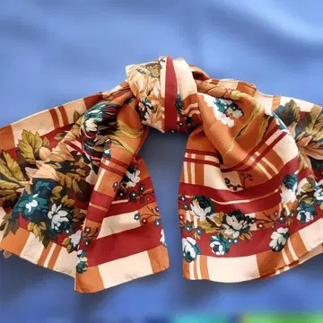 캘빈클라인 꽃무늬 실크 스카프