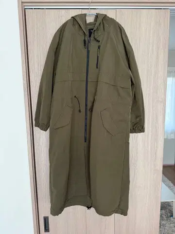 후드 부착 롱 코트