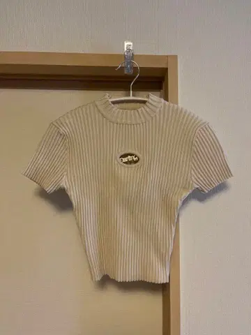 Darich 반팔 리브 니트탑 로고 포함