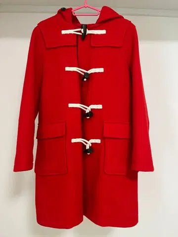 빨간색 더플 코트 후드 부착