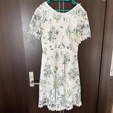 레이스 플라워 프린트 원피스 무릎 기장 화이트 x 그린 M~L 상당
