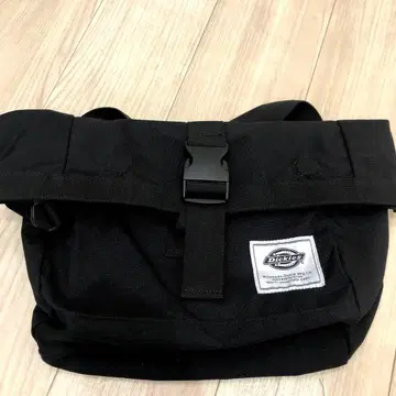 dickies 바디백