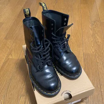 닥터마틴 8홀 부츠