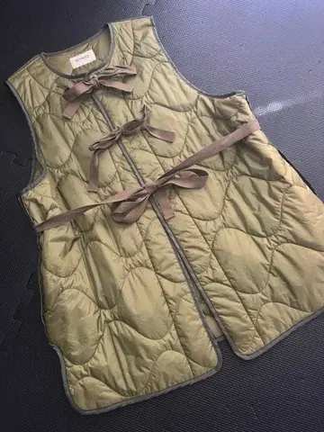 BEAMS BOY 퀼팅 다운 베스트 올리브