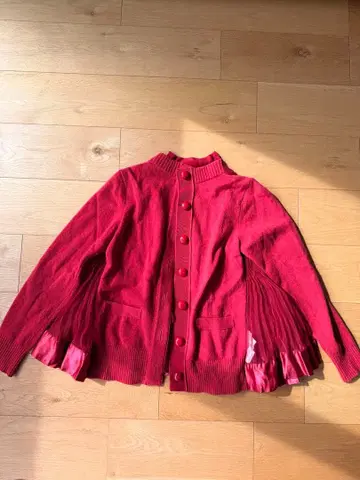 Sacai 레드 플리츠 가디건 긴팔