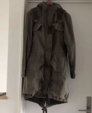 올리브 그린 모즈 코트 후드 부착