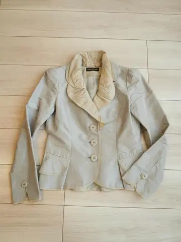 히로코코시노 프리미엄 베이지 자켓 프릴 옷깃