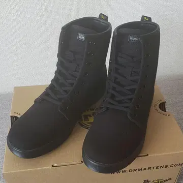 닥터 마틴 블랙 하이컷 스니커즈