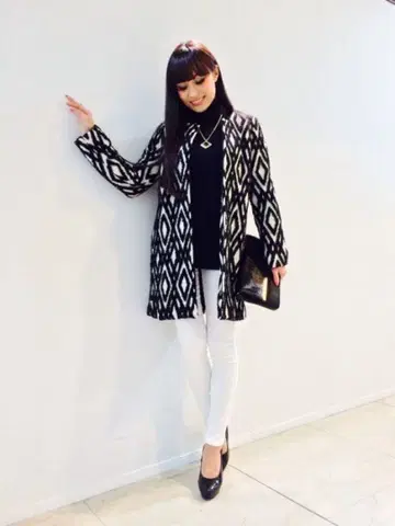 다이아 크로스 자카드 코트