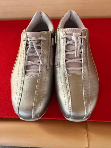 새상품, 미사용 미즈노 스니커즈 프리 워크 23.5cm