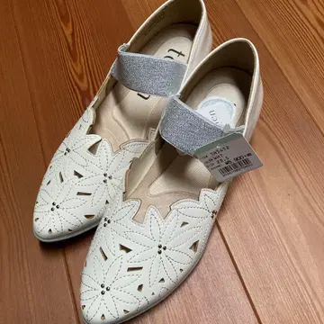 화이트 꽃무늬 펌프스 23.5cm