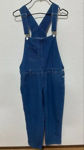 진한 데님 오버롤 크로스 스트랩