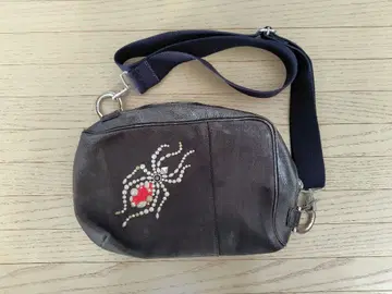 스파이더 디자인 스터드 숄더백