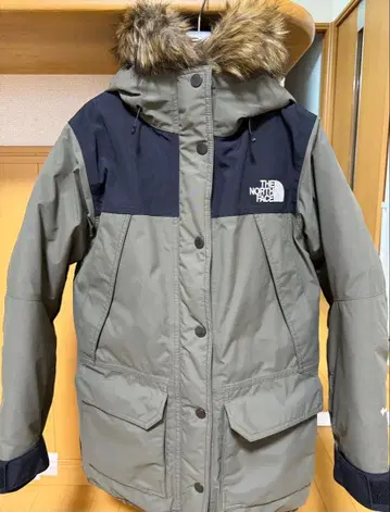 THE NORTH FACE 다운 자켓 카키/블랙