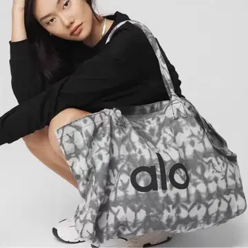 alo 타이다이 패턴 토트백 그레이/화이트