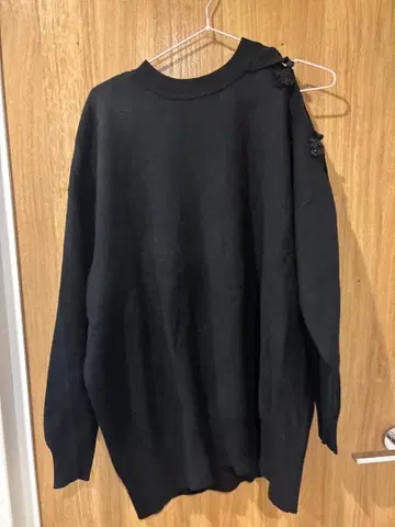 블랙 오버 사이즈 니트 비대칭