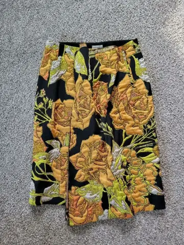 꽃무늬 자수 타이트 스커트