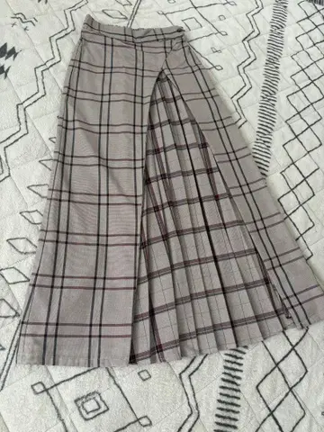 그레이 계열 체크 프론트 디자인 롱 스커트