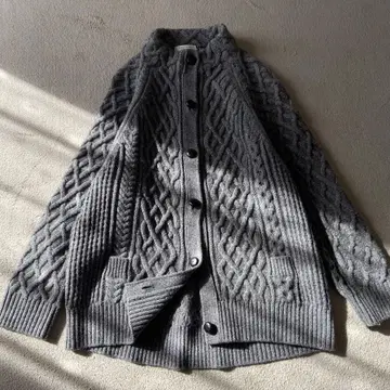 MACPHEE 맥피 투모로우랜드 케이블 니트 가디건 모