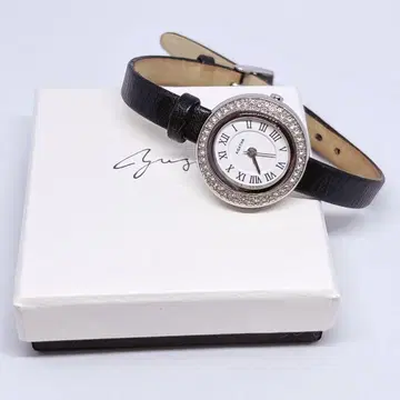 AGATHA 스톤 부착 쿼츠 손목시계