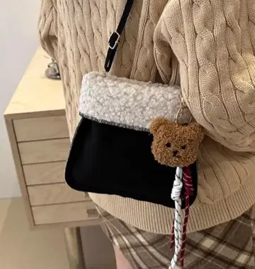 퍼 숄더백 곰 참 포함