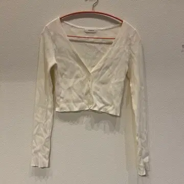 Aimeine V넥 크롭 가디건 화이트