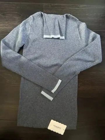 로지몬스터 바이컬러 하이넥 니트