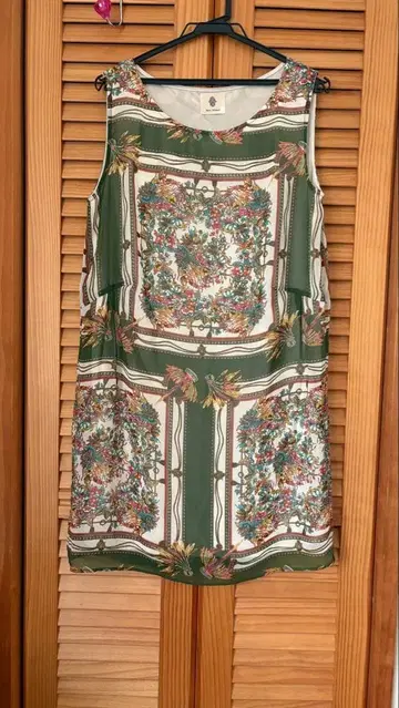 Bou Jeloud 꽃무늬 슬리브리스 미니 원피스