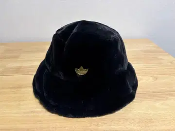 adidas 버킷햇 블랙골드