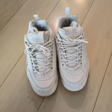 FILA 화이트 스니커즈
